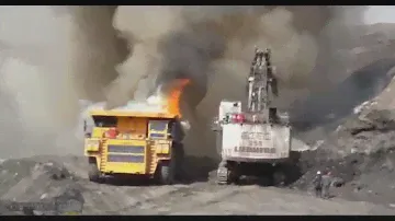 Как погибают огромные карьерные самосвалы