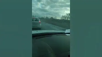 Полевской тракт, въезд в Екатеринбург, нарушители, ездят по обочине!