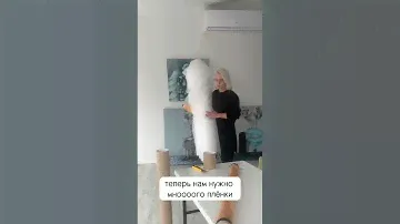 Упаковываю картину на холсте для пересылки в рулоне