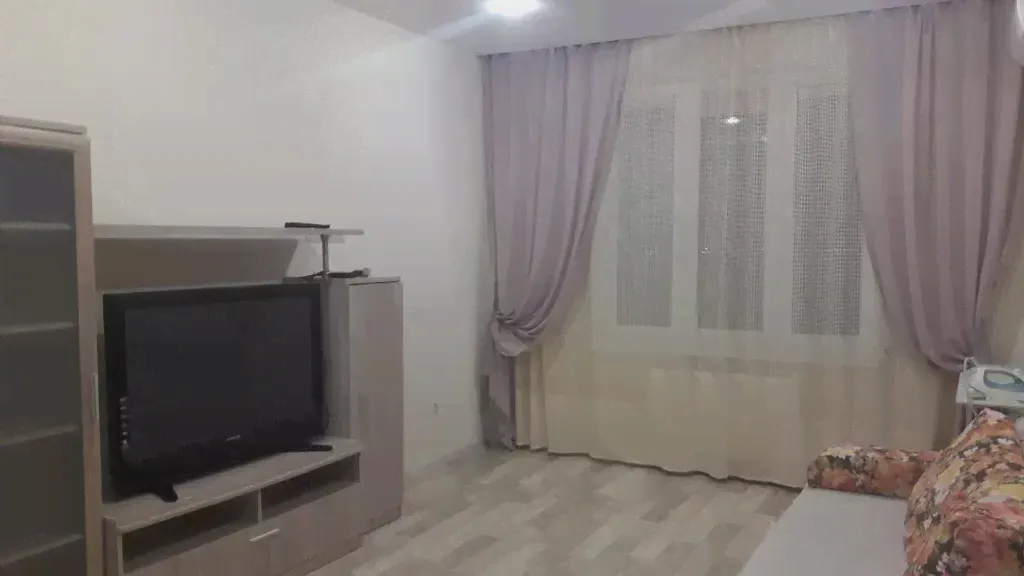 Сдаю посуточно однокомнатную квартиру 40.0 м² этаж 3/15 город Геленджик улица Горная 15а-2