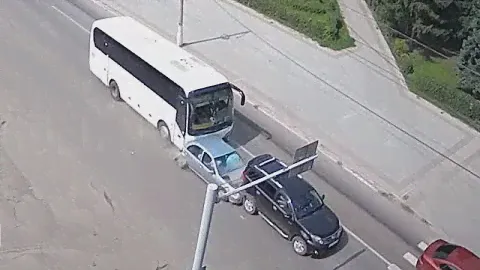 Автобус без тормозов: момент массового ДТП в Бийске