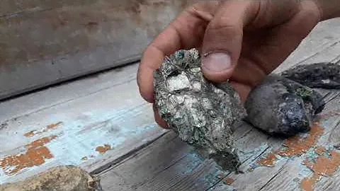 Коллекция минералов и горных парод.