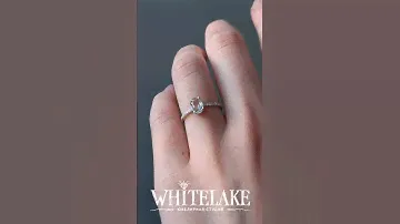 Whitelake. Помолвочное кольцо с горным хрусталём и дорожкой бриллиантов (код на сайте 2218)