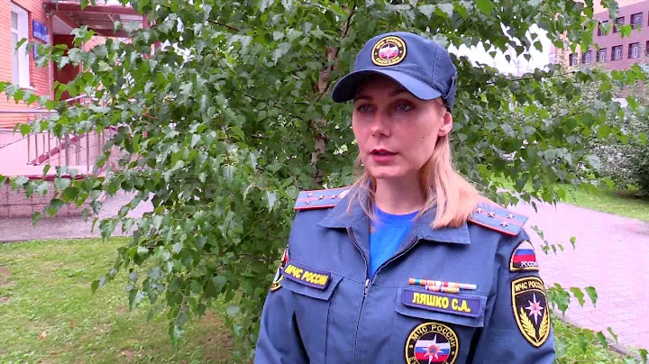 Вертолет со спасателями готов к вылету за туристами на гору Белуха